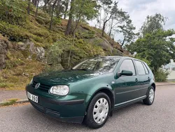 Mörkgrön Begagnad 2001 VW Golf IV Basis Halvkombi | 24 500 kr (Marknadspris)