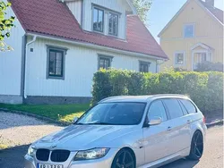 Grå Begagnad 2010 BMW 318 Comfort Edition Kombi | 59 900 kr (Marknadspris)