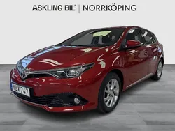 Mörkröd (röd) Begagnad 2016 Toyota Auris Active Halvkombi | 129 000 kr (Marknadspris)