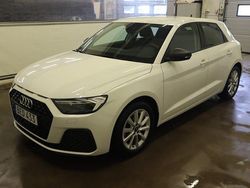 Vit Begagnad 2022 Audi A1 Sportback Proline Halvkombi | 216 000 kr (Marknadspris)