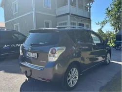 Grå Begagnad 2011 Toyota Verso Minibuss | 105 000 kr (Dyr)