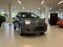Okänd Begagnad 2023 Fiat 500e La Prima Halvkombi | 289 900 kr (Dyr)