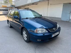 Blå Begagnad 2002 Toyota Avensis Kombi | 11 900 kr
