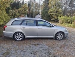 Grön Begagnad 2005 Toyota Avensis Kombi | 12 900 kr (Dyr)