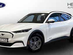 Vit (white) Begagnad 2022 Ford Mustang Mach-E SUV | 364 900 kr (Marknadspris)