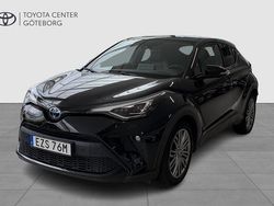 Svart Begagnad 2022 Toyota C-HR Executive SUV | 264 900 kr (Marknadspris)