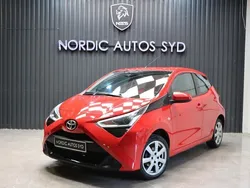Röd Begagnad 2019 Toyota Aygo X-play Halvkombi | 79 900 kr (Marknadspris)