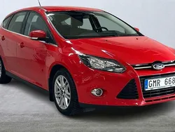 Röd Begagnad 2013 Ford Focus Titanium Halvkombi | 69 900 kr (Marknadspris)