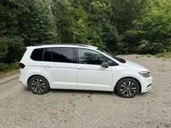 Vit Begagnad 2019 VW Touran Minibuss | 225 000 kr (Lite dyr)