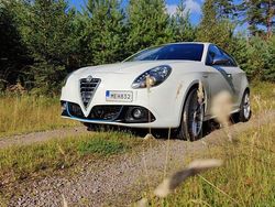 Vit Begagnad 2016 Alfa Romeo Giulietta Distinctive Halvkombi | 93 000 kr