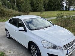 Vit Begagnad 2012 Volvo S60 Kinetic Sedan | 54 000 kr (Marknadspris)