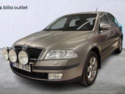 Ljusbrun Begagnad 2008 Skoda Octavia Sedan | 25 000 kr (Marknadspris)