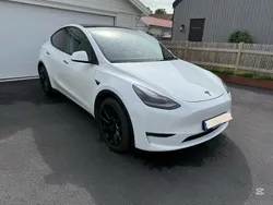 Vit Begagnad 2022 Tesla Model Y Long Range SUV | 298 000 kr