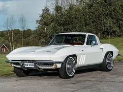Vit Begagnad 1966 Chevrolet Corvette C2 Sportkupé | 1 225 000 kr