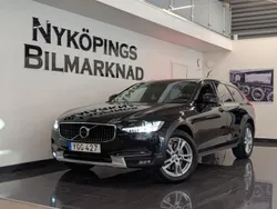 Svart Begagnad 2018 Volvo V90 CC Momentum Kombi | 279 900 kr (Marknadspris)