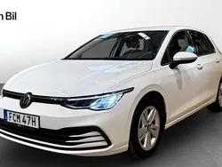 Vit Begagnad 2020 VW Golf VIII Life Kombi | 204 900 kr (Marknadspris)