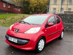 Röd Begagnad 2006 Peugeot 107 Halvkombi | 16 900 kr (Marknadspris)