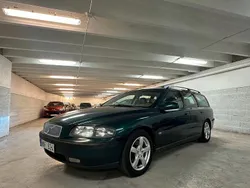 Mörkgrön Begagnad 2001 Volvo V70 Kombi | 37 000 kr (Dyr)
