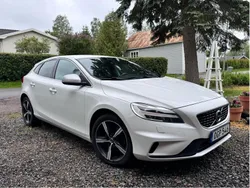 Vit Begagnad 2017 Volvo V40 R-Design Kombi | 169 000 kr (Marknadspris)