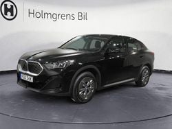 Svart Begagnad 2024 BMW iX2 Shadowline SUV | 468 800 kr