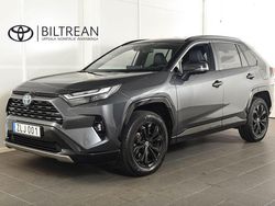 Grå (grå metallic) Begagnad 2022 Toyota RAV4 Hybrid Style SUV | 388 900 kr (Marknadspris)