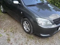 Grå Begagnad 2002 Toyota Corolla Halvkombi | 30 000 kr (Marknadspris)