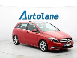 Jupiterröd Begagnad 2013 Mercedes B180 Minibuss | 159 900 kr (Lite dyr)
