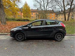 Svart Begagnad 2014 Ford Fiesta Titanium Halvkombi | 82 000 kr (Marknadspris)