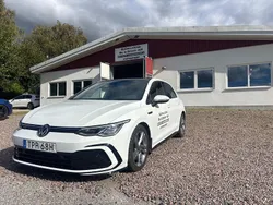Vit Begagnad 2021 VW Golf VIII R-line Halvkombi | 209 000 kr (Marknadspris)