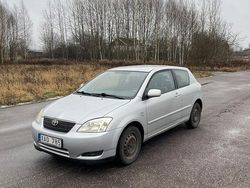 Silver metallic Begagnad 2003 Toyota Corolla Halvkombi | 18 000 kr (Marknadspris)