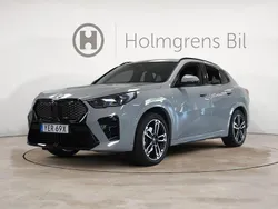 Grå/silver Begagnad 2023 BMW iX2 M Sport SUV | 579 900 kr (Marknadspris)
