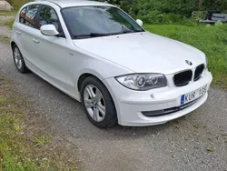 Vit Begagnad 2010 BMW 118 Advantage Halvkombi | 77 000 kr (Marknadspris)