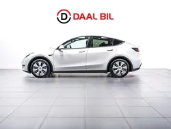 Vit Begagnad 2023 Tesla Model Y Long Range AWD SUV | 434 700 kr