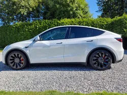 Vit Begagnad 2024 Tesla Model Y Performance SUV | 585 000 kr