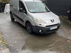 Grå Begagnad 2011 Peugeot Partner Van | 28 900 kr (Bra pris)