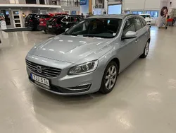Silver Begagnad 2016 Volvo V60 Momentum Kombi | 129 000 kr (Marknadspris)
