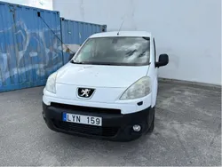 Vit Begagnad 2011 Peugeot Partner Minibuss | 38 000 kr (Marknadspris)