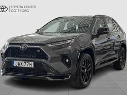 Mörkgrå Begagnad 2023 Toyota RAV4 Hybrid Sport SUV | 544 900 kr (Marknadspris)