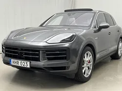 Mörkgrå Begagnad 2024 Porsche Cayenne Sport SUV | 1 120 000 kr