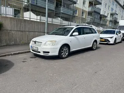 Vit Begagnad 2005 Toyota Avensis Kombi | 19 900 kr (Marknadspris)