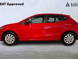 Röd Begagnad 2023 Seat Ibiza Halvkombi | 179 900 kr (Marknadspris)