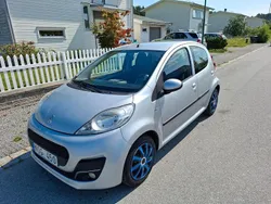 Silver (silvermet) Begagnad 2013 Peugeot 107 Halvkombi | 35 000 kr (Marknadspris)