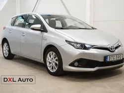 Silver Begagnad 2017 Toyota Auris Hybrid Halvkombi | 174 900 kr (Marknadspris)