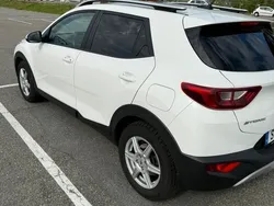 Vit Begagnad 2022 Kia Stonic Advance SUV | 155 000 kr (Marknadspris)