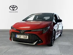 Röd Begagnad 2022 Toyota Corolla Hybrid Sport Halvkombi | 269 900 kr (Lite dyr)