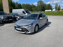 Silver Begagnad 2022 Toyota Corolla Hybrid Life Halvkombi | 229 900 kr (Marknadspris)