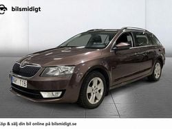 Mörkbrun Begagnad 2013 Skoda Octavia Ambition Kombi | 108 900 kr (Marknadspris)