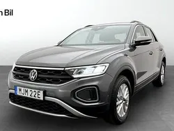 Grå Begagnad 2023 VW T-Roc Life SUV | 289 900 kr (Marknadspris)