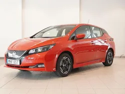 Röd Begagnad 2022 Nissan Leaf Acenta Halvkombi | 179 900 kr (Marknadspris)