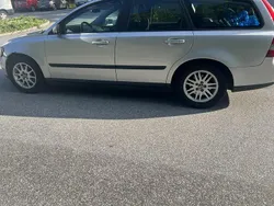 Grå Begagnad 2006 Volvo V50 Kinetic Kombi | 23 000 kr (Marknadspris)
